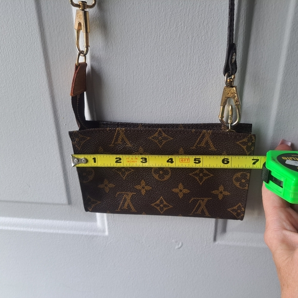 Small Louis Vuitton Crossbody Purse/Pouch💛🤎 - Picture 13 of 16